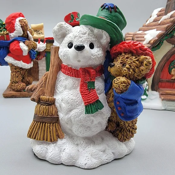 Hollybeary USA Christmas Village Set Of 4 - Picture 2 of 16